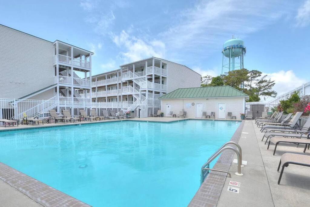 3 Bedroom Condo, Ocean Views & Short Walk To Beach! Oak Island Eksteriør billede