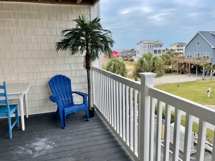 3 Bedroom Condo, Ocean Views & Short Walk To Beach! Oak Island Eksteriør billede