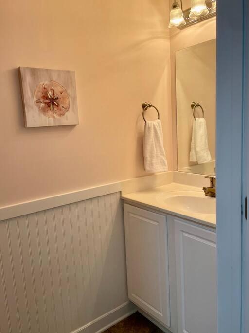 3 Bedroom Condo, Ocean Views & Short Walk To Beach! Oak Island Eksteriør billede