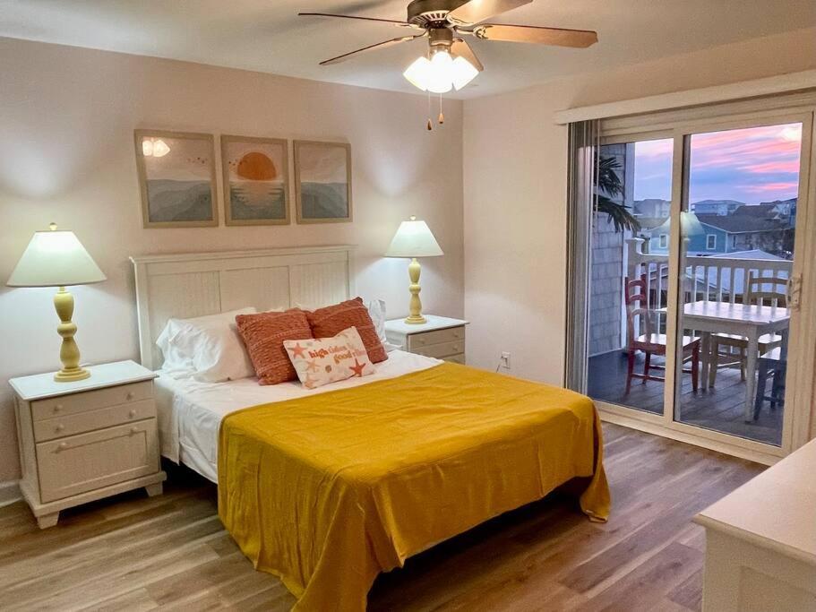 3 Bedroom Condo, Ocean Views & Short Walk To Beach! Oak Island Eksteriør billede