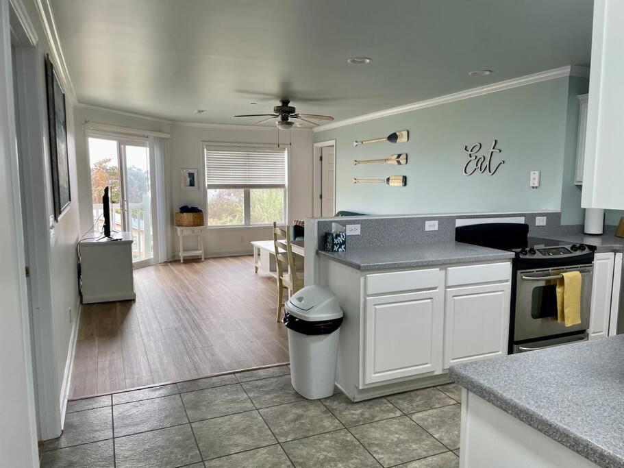 3 Bedroom Condo, Ocean Views & Short Walk To Beach! Oak Island Eksteriør billede