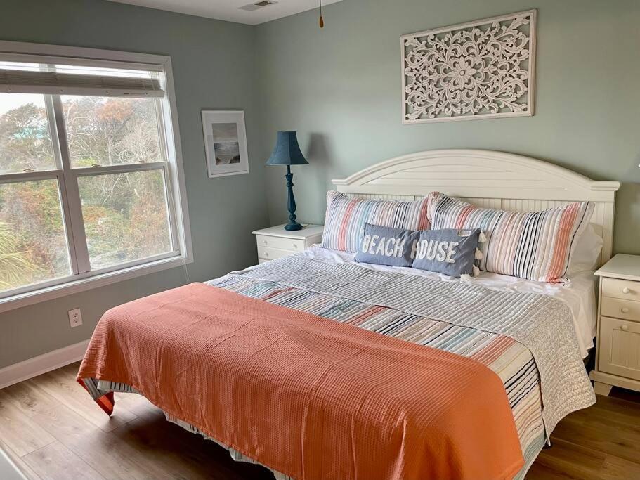 3 Bedroom Condo, Ocean Views & Short Walk To Beach! Oak Island Eksteriør billede