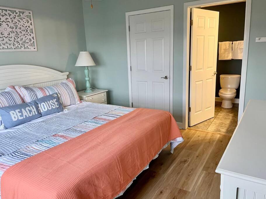 3 Bedroom Condo, Ocean Views & Short Walk To Beach! Oak Island Eksteriør billede